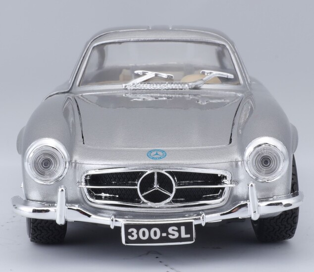 Bburago 1:24 Mercedes Benz 300SL Silber