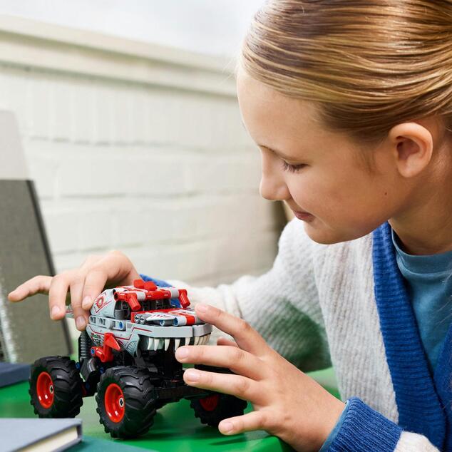LEGO® Technic 42200 Monster Jam™ ThunderROARus™ s naťahovacím motorom