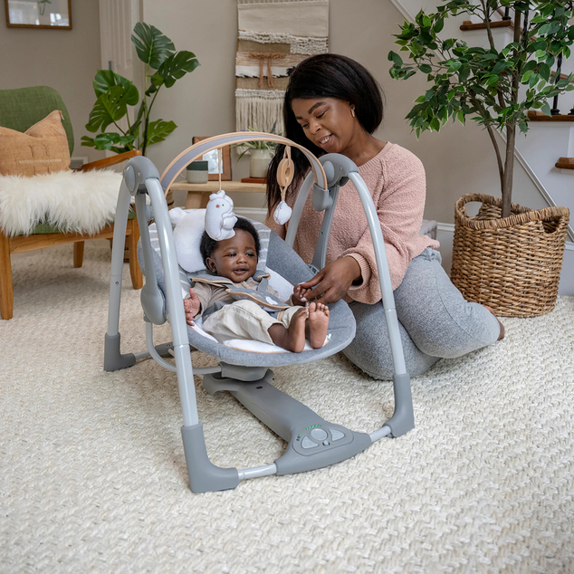 INGENUITY Altalena convertibile da viaggio con melodia Bella Teddy™ 0m+ fino a 9kg
