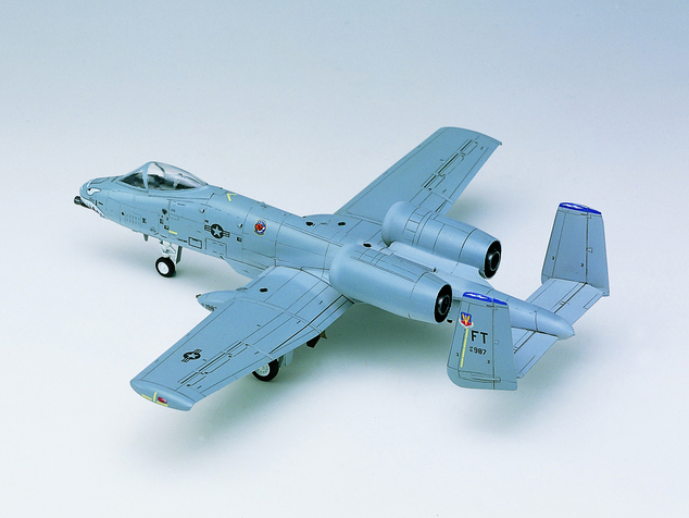 Modellbausatz Flugzeug 12402 - A-10A "OPERATION IRAQI FREECOM" (1:72)