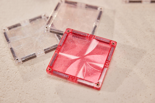 Cleverclixx Magnetická stavebnice Glitter Tiles Pack Transparent - růžová – 16 ks