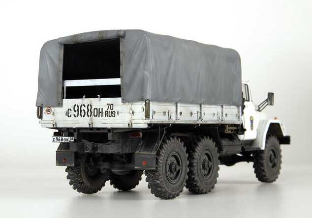 Model Kit katonai 3706 - Szovjet teherautó ZIL-131 (1:35)