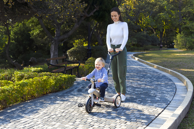 Globber trojkolka Explorer Trike 4in1 Ecologic Coconut
