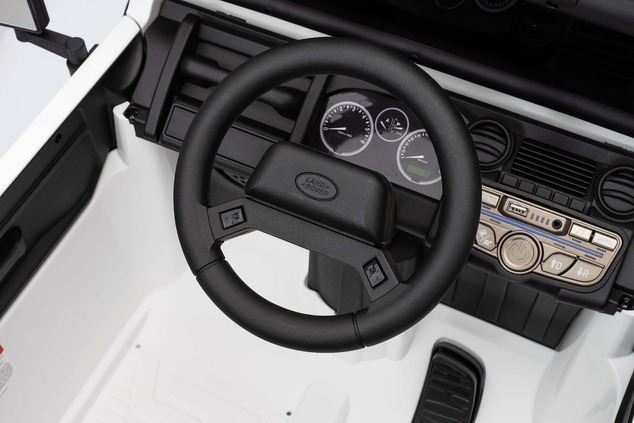 Elektrické autíčko Land Rover Defender 110 SVX 12V, biele, 4X4 pohon, LED svetlá