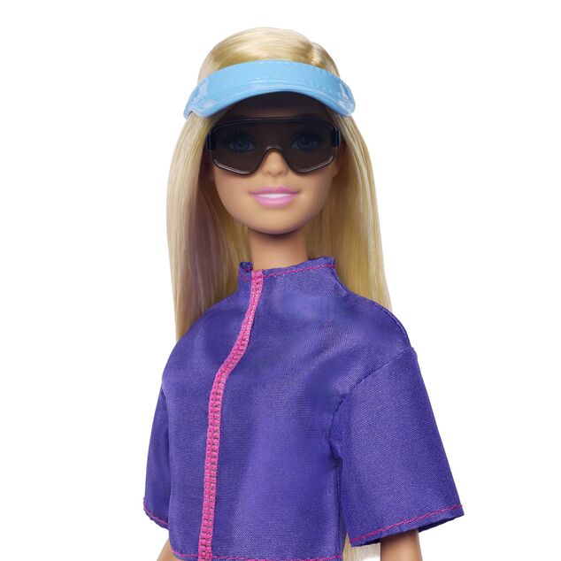 Muñeca Barbie de Mattel de excursión con perrito