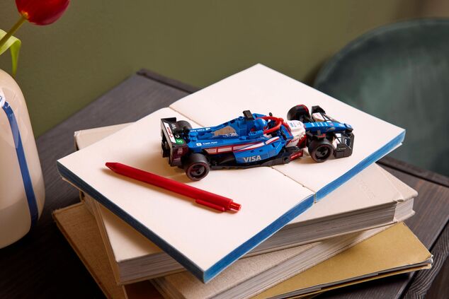 LEGO® Speed Champions 77246 Pretekárske auto Visa Cash App RB VCARB 01 F1®