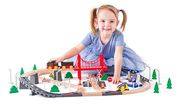 Woody Holzeisenbahn mit Elektrolokomotive und Brücke, 80 Teile