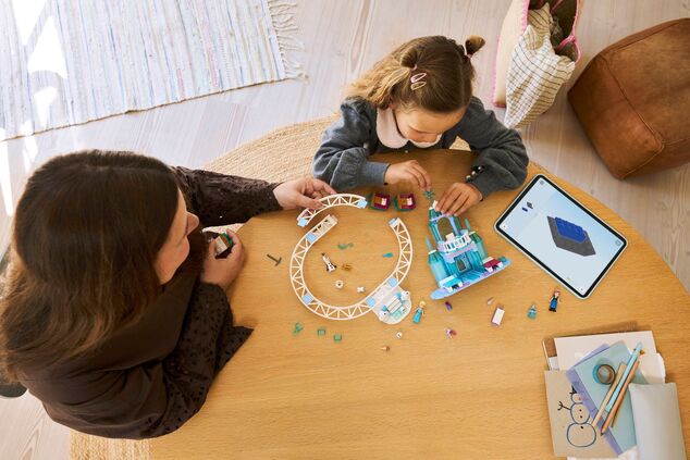 LEGO® Disney™ 43281 Elsas Eispalast und Schneefahrt