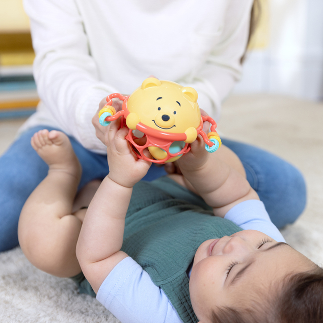 BRIGHT STARTS Giocattolo Oball sonaglio Winnie the Pooh Jingle &amp; Shake™ 0m+
