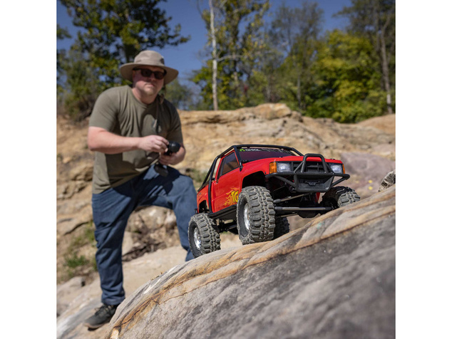 Axial SCX10 III Toyota SR5 1987 4WD RTR peščeni