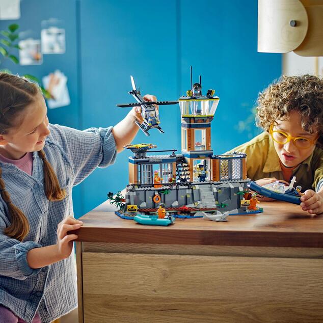 LEGO® City 60419 Poliția și închisoarea de pe insulă