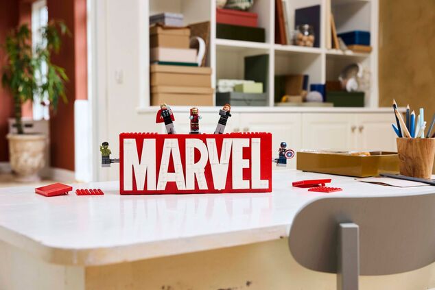 LEGO® Marvel 76313 Logo MARVEL a minifigúrky