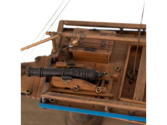 AMATI Švédska vojnová loď 1775 1:35 kit