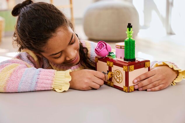 LEGO® Wicked 75683 Študentský internát Glindy a Elphaby