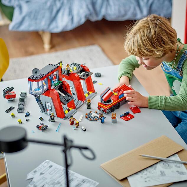 LEGO® City 60414 Estación de bomberos con camión de bomberos