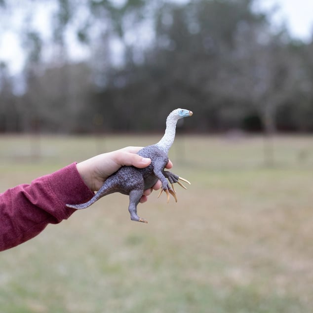 Safari® Therizinosaurus dinosaurus