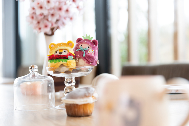 NICI plyš MyMochi Tiger Tiggy 8cm v kostýme hamburger a uhorka, set darčekové balenie