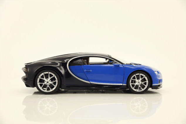 Bburago 1:18 Plus Bugatti Chiron blau / tiefblau