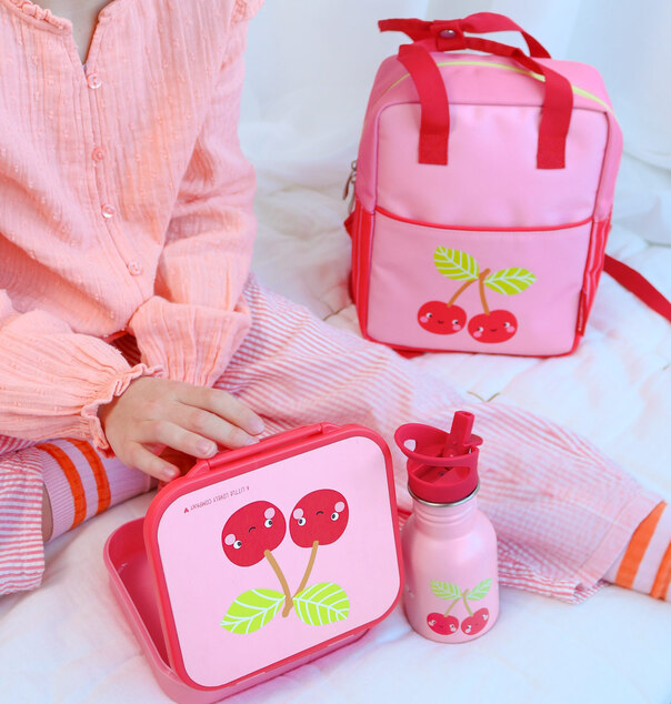 A Little Lovely Company – kleiner quadratischer Rucksack – fröhliche Kirschen