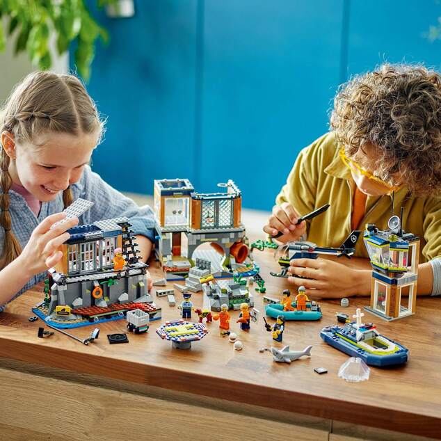 LEGO® City 60419 Poliția și închisoarea de pe insulă