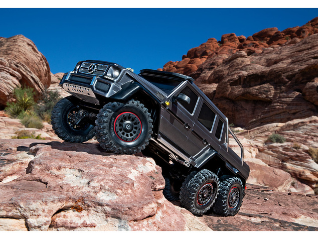 Traxxas TRX-6 Mercedes G 63 6x6 1:10 RTR čierny