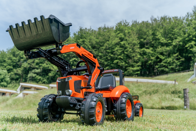 Falk šliapací traktor 2060AM Kubota s nakladačom a vlečkou