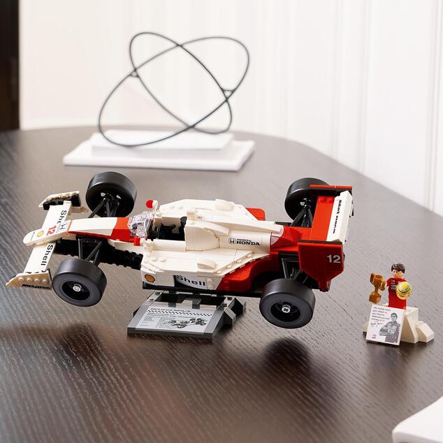 LEGO® Icons 10330 McLaren MP4/4 a Ayrton Senna
