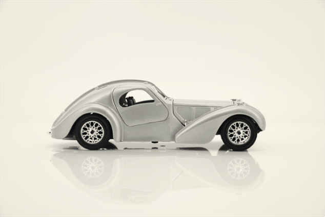 Bburago 1:24 Bugatti Atlantic Silber