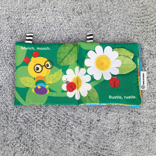BABY EINSTEIN Knjiga puna aktivnosti multisenzorna Nature Sounds™, 0m+
