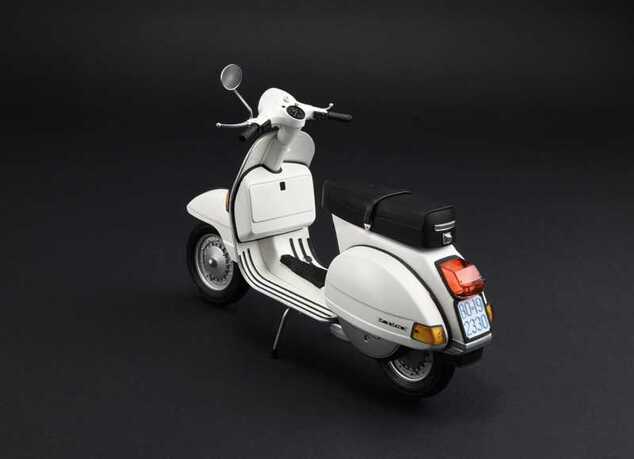 Model Kit motorno kolo 4645 - Vespa PX 125/150 1978 (1:9)