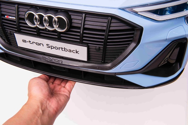 Elektrické autíčko Audi E-tron Sportback 12V, modré, široké jednomiestne sedadlo