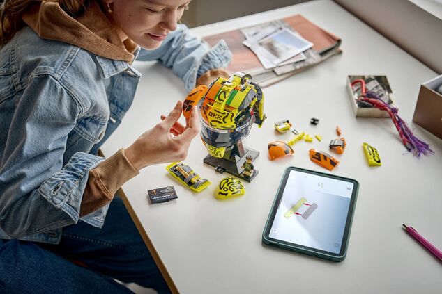LEGO® Editions 43023 Casco Lando Norris del equipo McLaren Mastercard F1®