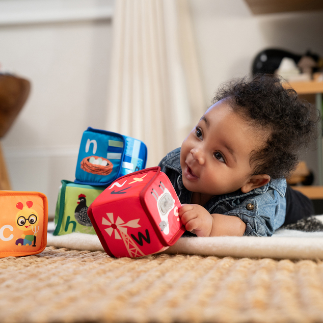 BABY EINSTEIN Textil játék kockák ábécé Alpha Stacks™ 4db, 3hó+