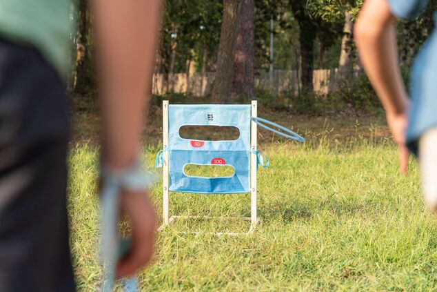 BS Toys Hádzacia drevená hra 2 v 1