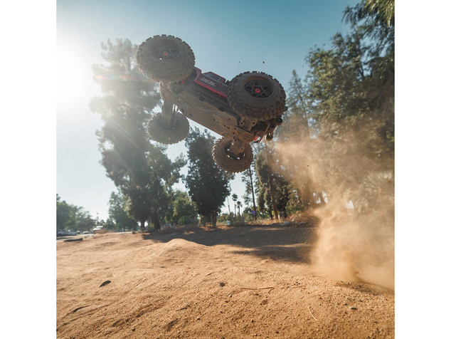 Arrma Outcast 4S V2 BLX 1:10 4WD RTR červená