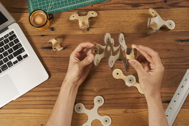 CLIXO Designer Beige &amp; Grey - magnetisches Bausteinspielzeug 9-teilig