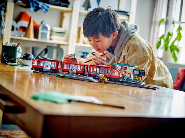 LEGO® City 60423 Tramway et arrêt au centre-ville