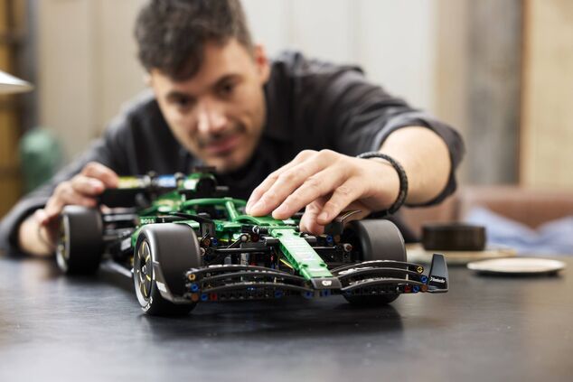 LEGO® Technic 42240 Auto Aston Martin Aramco AMR25 F1®