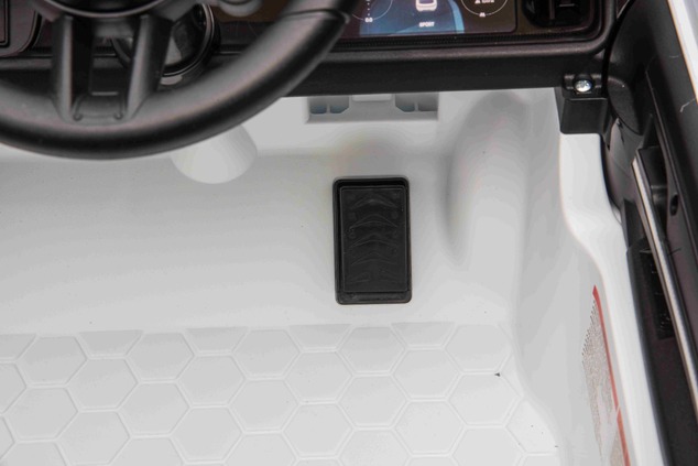 Elektrické autíčko Porsche Cayenne 12V s pohonom zadných kolies a licenciou (Jednomiestne)