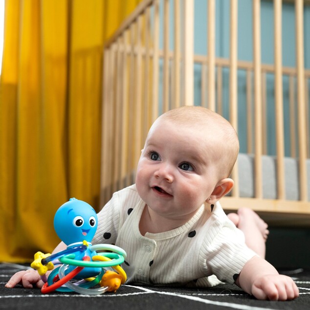 BABY EINSTEIN Opus's Shake &amp; Soothe™ Beißring/Rassel ab 0 Monaten