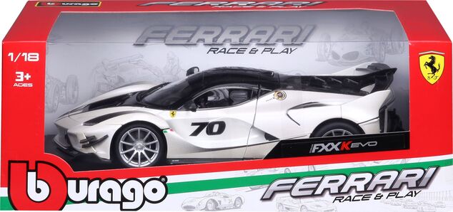 Bburago 1:18 Ferrari TOP FXX-K EVO Nr.70 (weiß/schwarz)