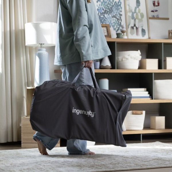 INGENUITY Sdraio massaggiante vibrante con melodia Happy Belly™ Rock-to-Bounce – Chambray 0m+