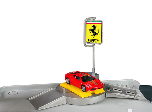 Bburago PLAY 1:43 Ferrari Race &amp; Play Parking Garage - 2 autíčka