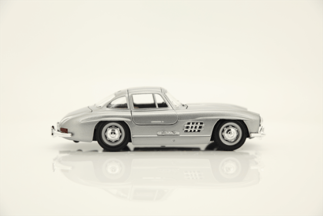 Bburago 1:24 Mercedes Benz 300SL Silber