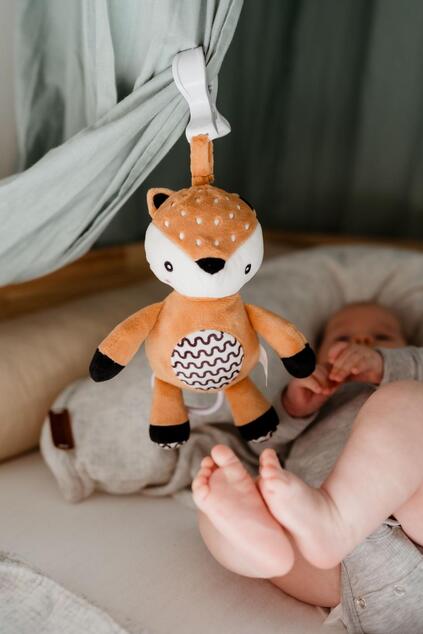 Srnka babyted hrkálka plyš 30cm záves na postieľku/kočík