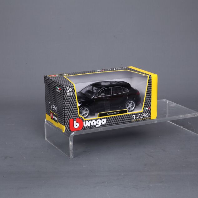 Bburago 1:24 Plus Porsche Macan Schwarz