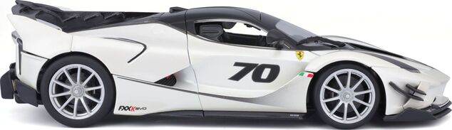 Bburago 1:18 Ferrari TOP FXX-K EVO Nr.70 (weiß/schwarz)