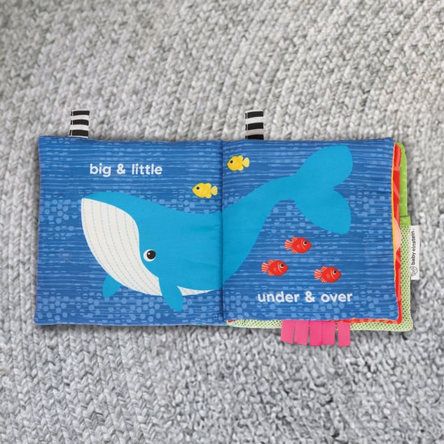 BABY EINSTEIN Mekana knjiga puna aktivnosti Ocean Opposites™, 0m+