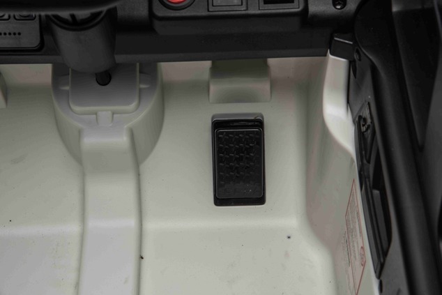 Auto elettrico Mercedes G580 12V, bianco, telecomando 2,4 GHz, Bluetooth, USB /