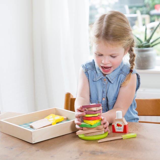 New Classic Toys Box na obed a piknik - drevené potraviny